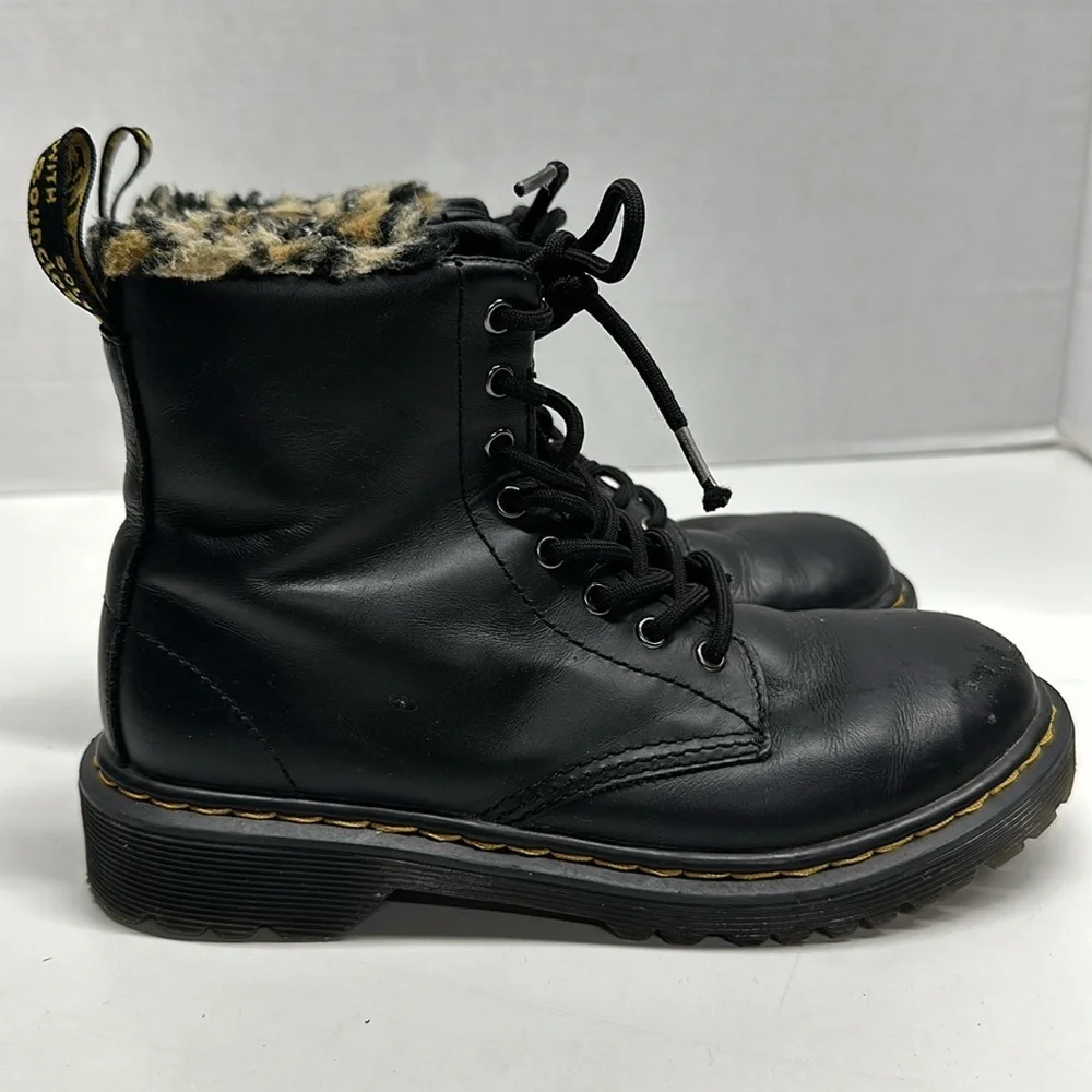 Dr Martens Boots Combat Lace Up Sherpa Lined Cheetah Docs Black KidsYouth Size 2